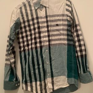 Men’s BURBERRY Button Up Shirt.